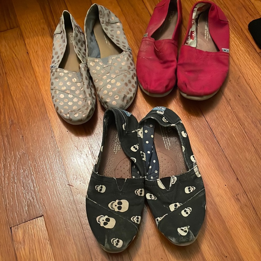 3 pairs of TOMS. Red and black pair size 8. Gold pair 7.5